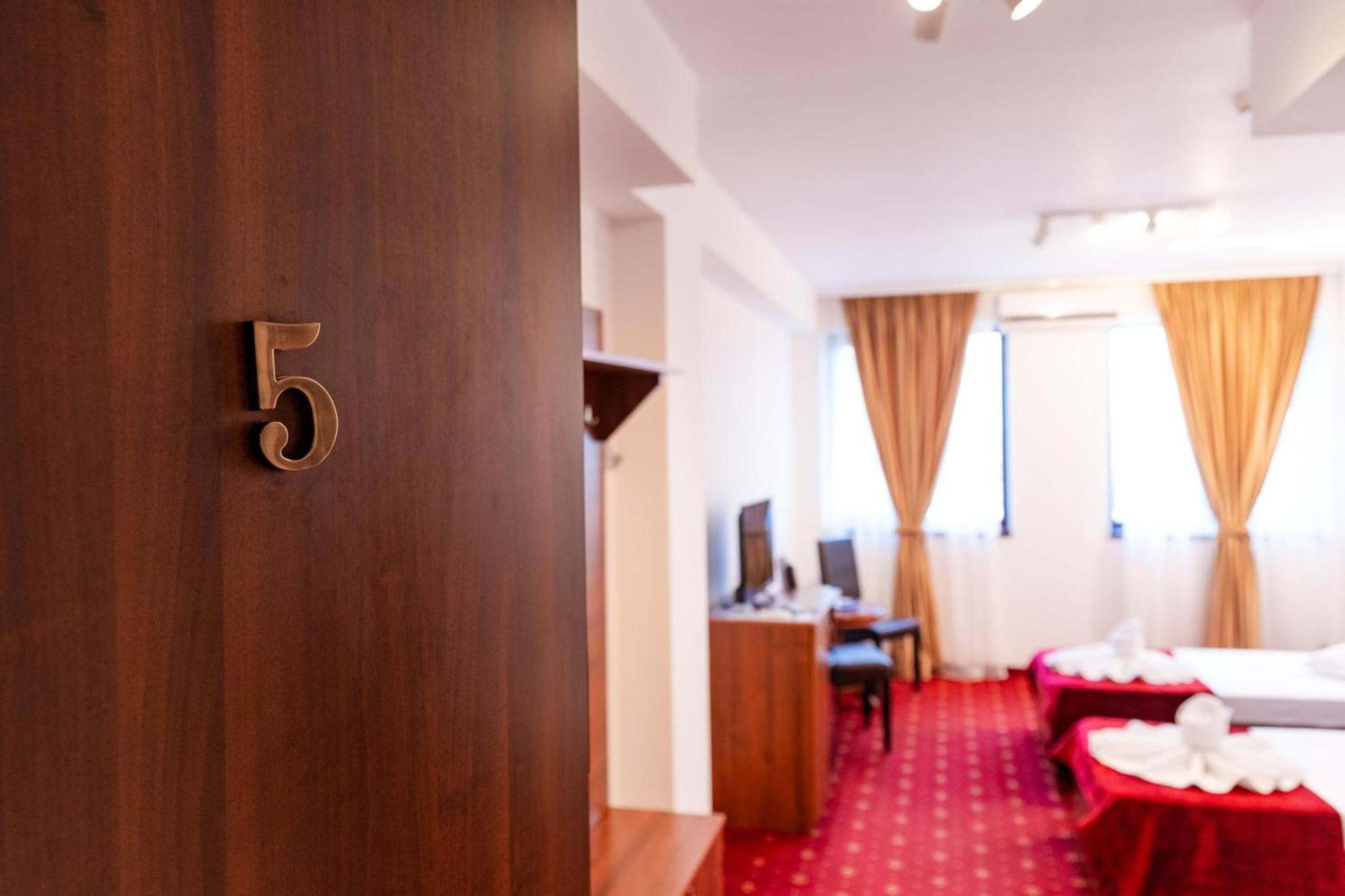 Hotel Luxor Medgidia Dış mekan fotoğraf